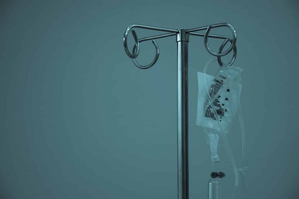 an image of an IV representing how to detox from alcohol