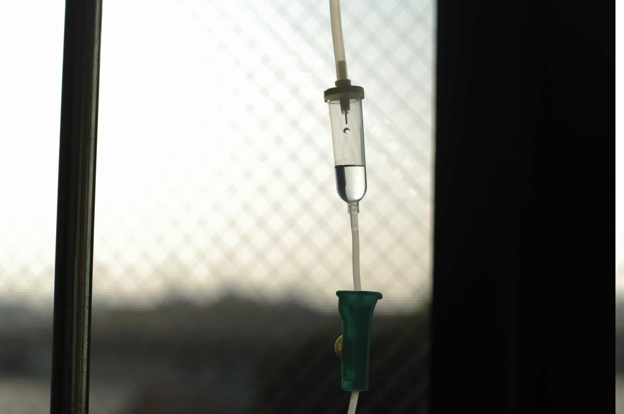 An image of an IV and the dangers of detoxing at home