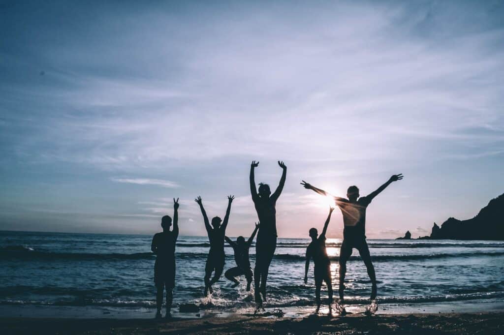 An image of people on a beach | What is a healthy relationship with alcohol