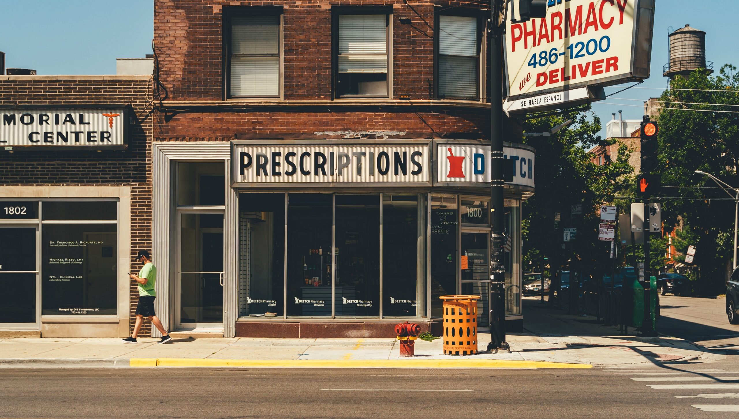 A downtown prescription drug store, representing effexor: side effects, addiction, and withdrawal.