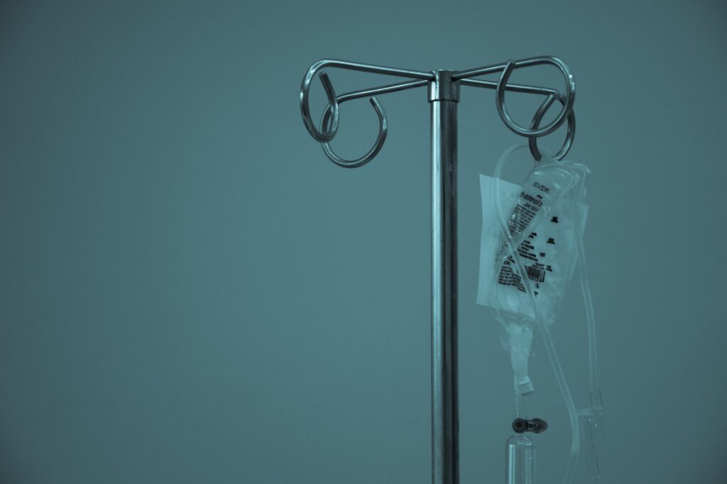 an image of an IV, what you'd see during an alcohol detox