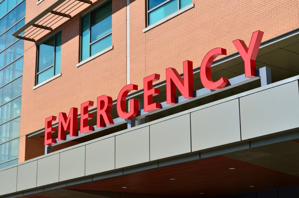 an image of an emergency room sign, indicating where someone may go in the case of cocaine overdose