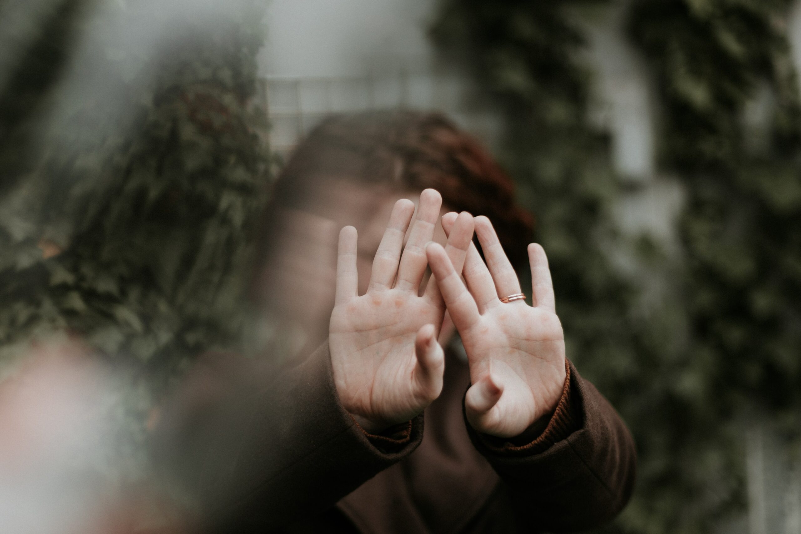 an image of a woman with a blurred face to represent xanax effects.
