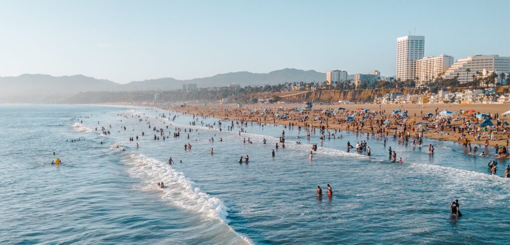 an image of a California beach, where you can find Renaissance Recovery's California binge drinking rehab